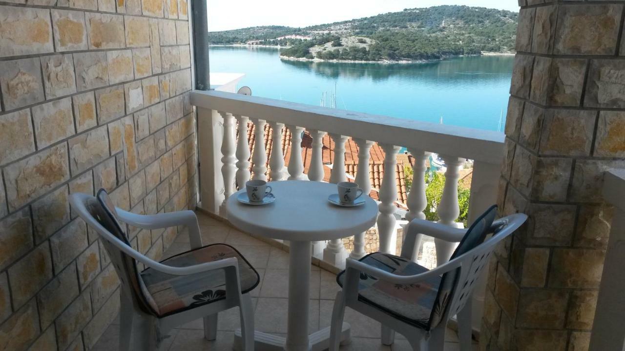 Apartmani Frkic Tisno Luaran gambar